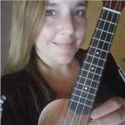 Profesora de Música y Guitarra clásica. Dedicada a la enseñanza en la primer infancia y creación de talleres